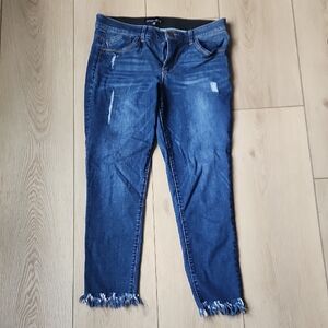 Distressed Dark Blue Ankle Jeans with Frayed Hem